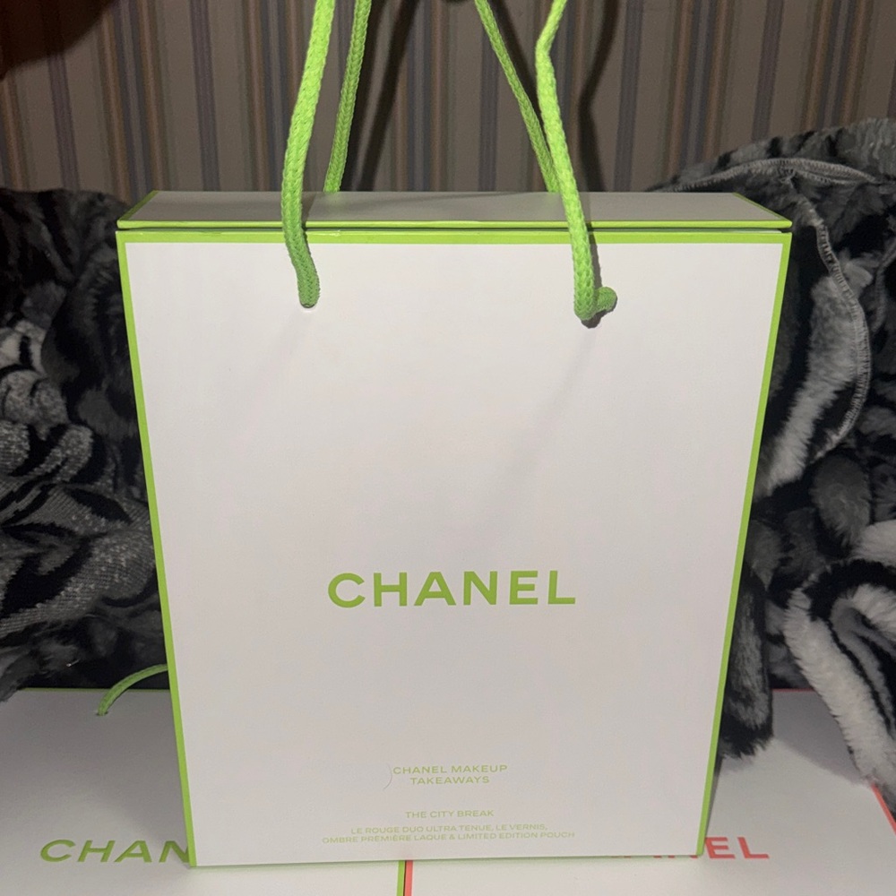 Chanel Large Gift Box Neon Green Tote L Make Up The City Break Gift Bag Box